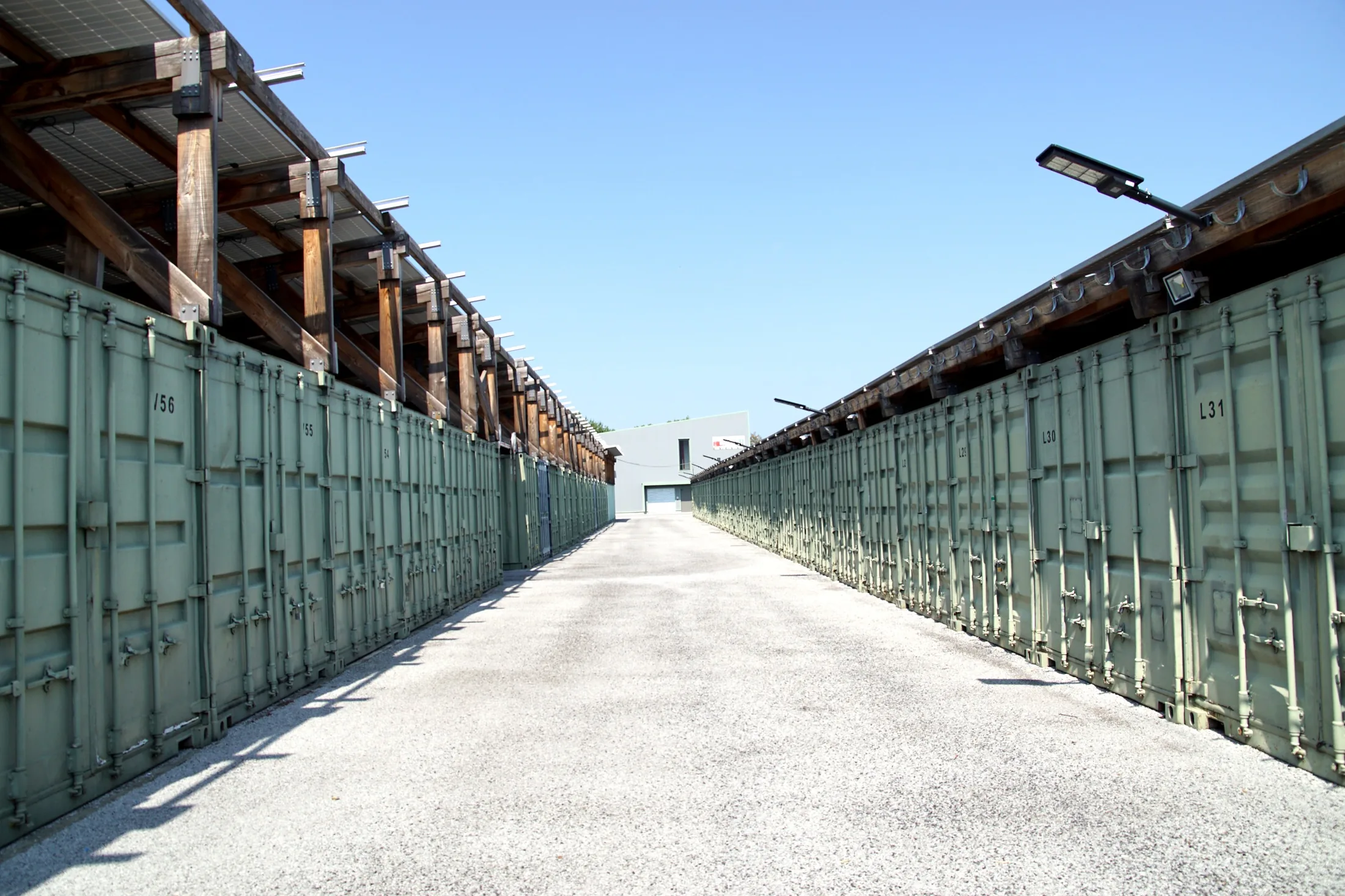 Containers extérieurs de STOCKAGE 07 à Aubenas
